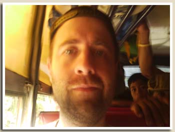 Olivier dans le bus à Palawan